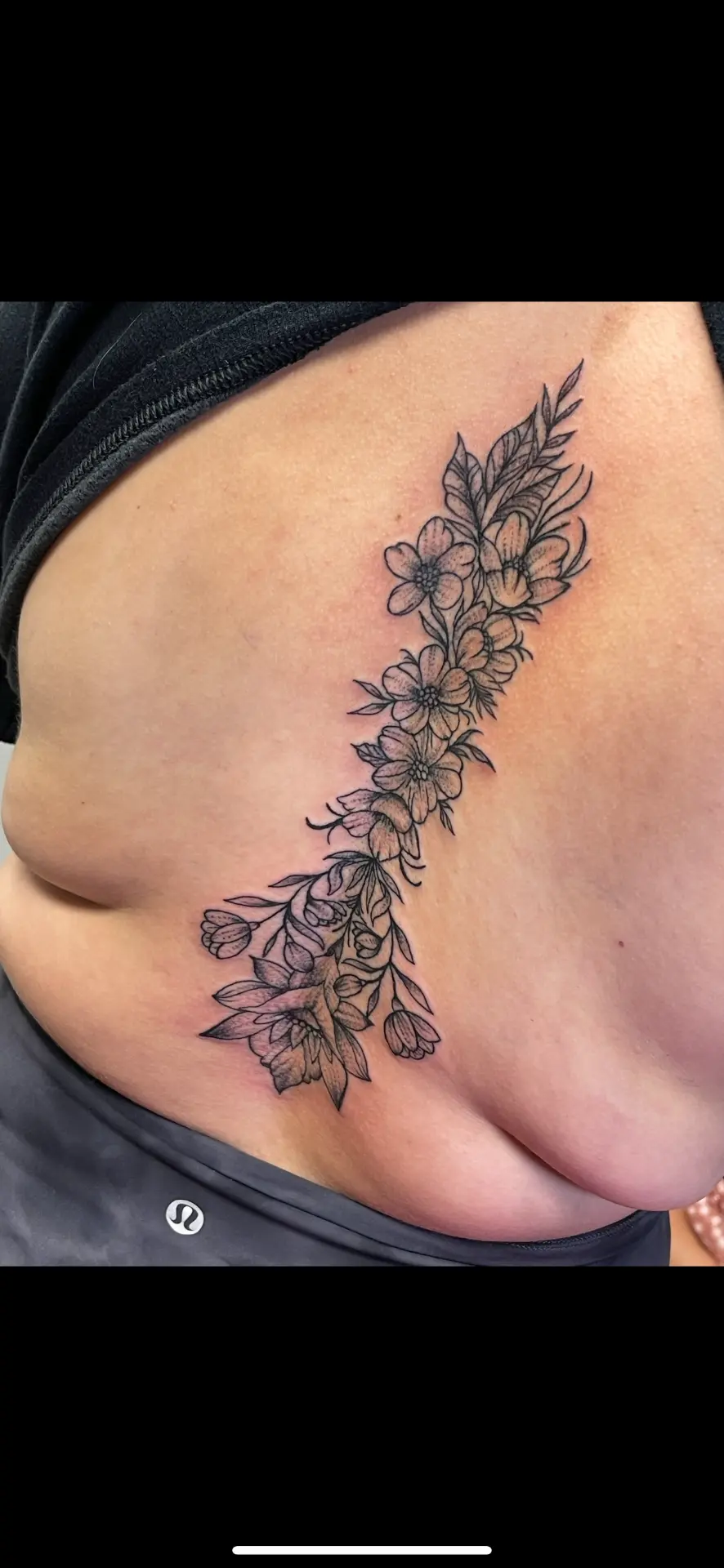 Fine line floral hip piece with blossoms and leaves